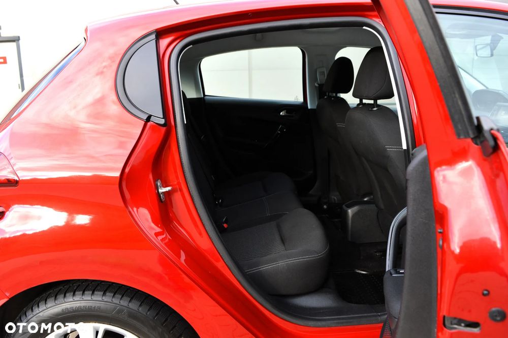 Peugeot 208 1.2 PureTech Allure - 12
