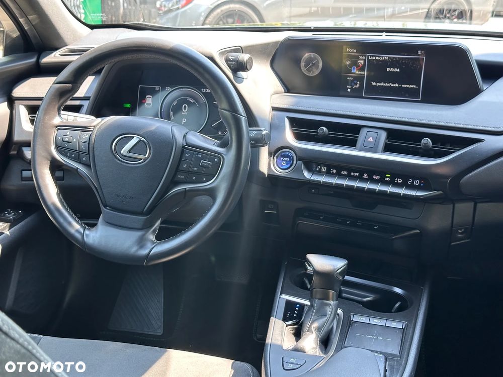 Lexus UX 250h Business Edition - 26