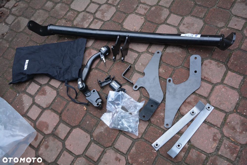Renault Megane IV Hatcback    -  hak Brink wypinany na klucz - 3