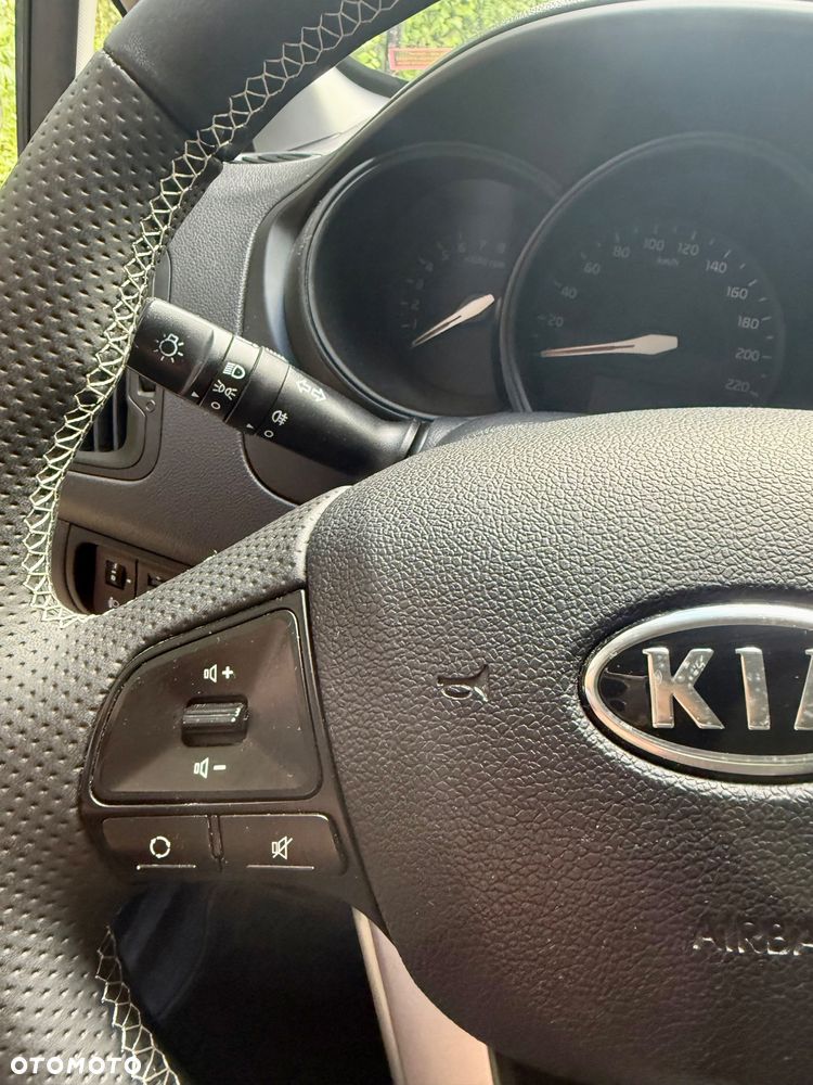 Kia Rio 1.4 Dream Team Edition - 24