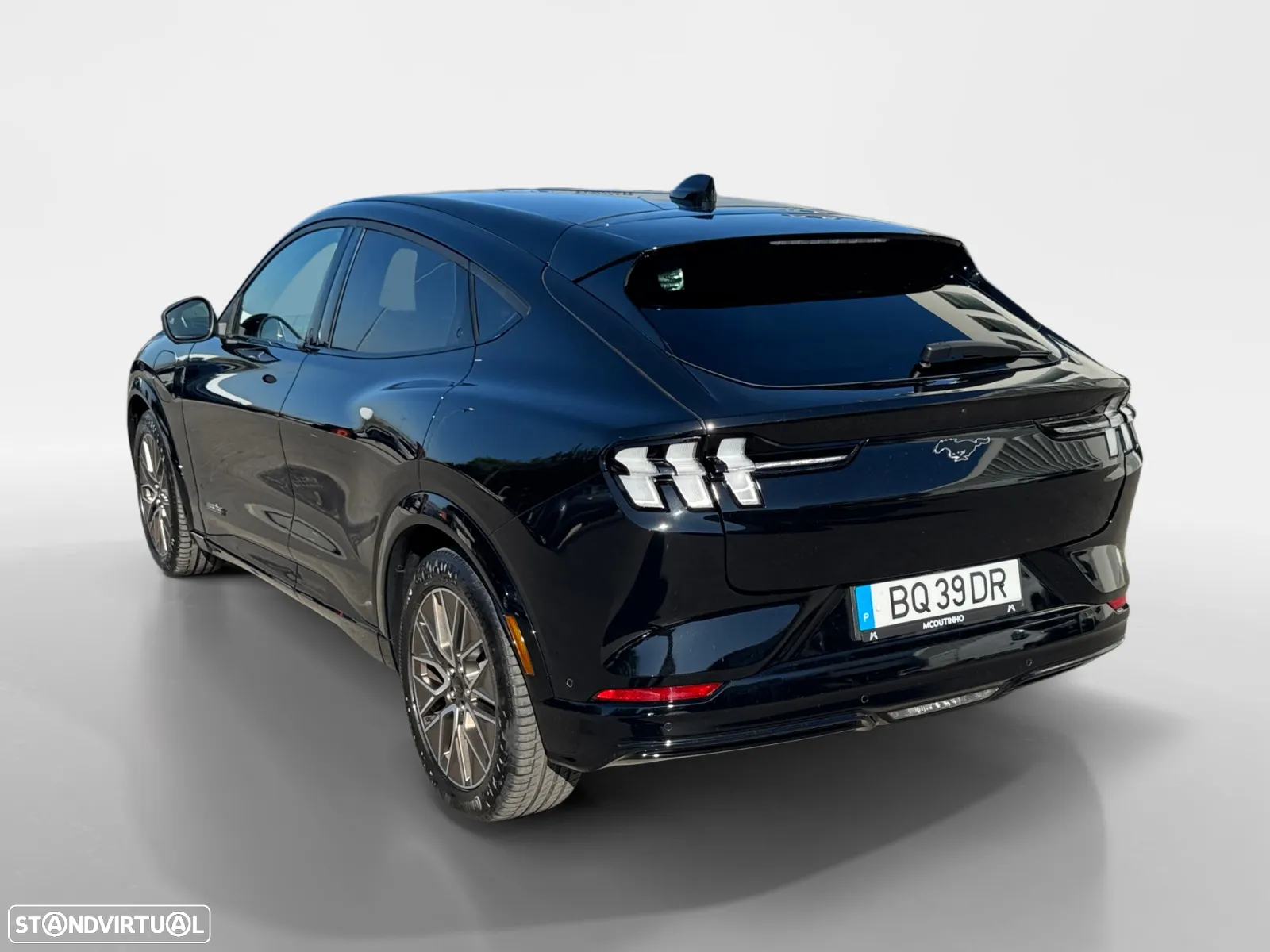 Ford Mustang Mach-E 75.7 kWh Premium AWD - 4