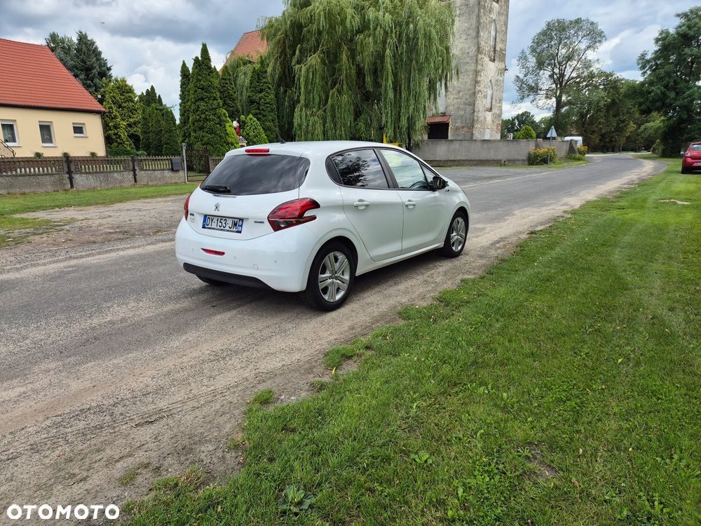 Peugeot 208 - 15