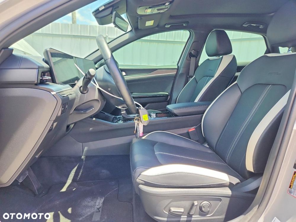 Kia K5 - 8