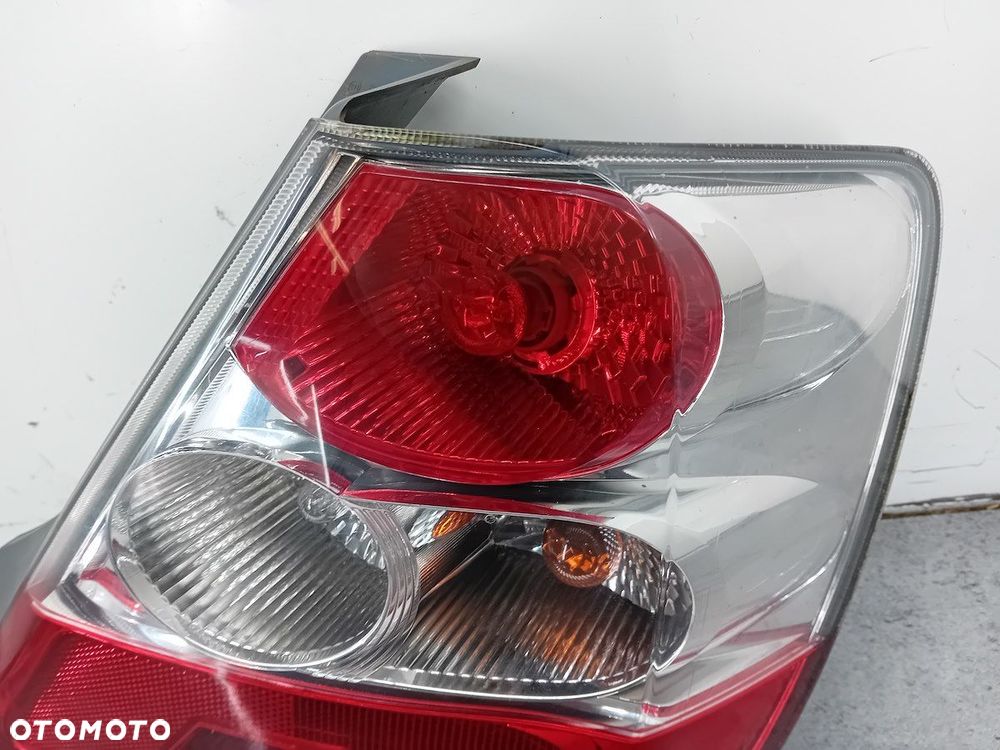 LAMPA TYLNA PRAWA HONDA CIVIC VII HATCHBACK 3 DRZWI - 5