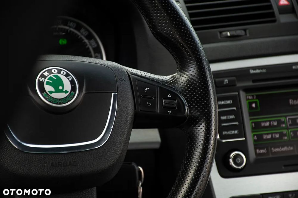 Skoda Octavia 2.0 TDI CR DPF DSG RS - 33