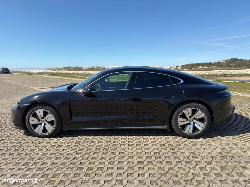 Porsche Taycan 4 - 11