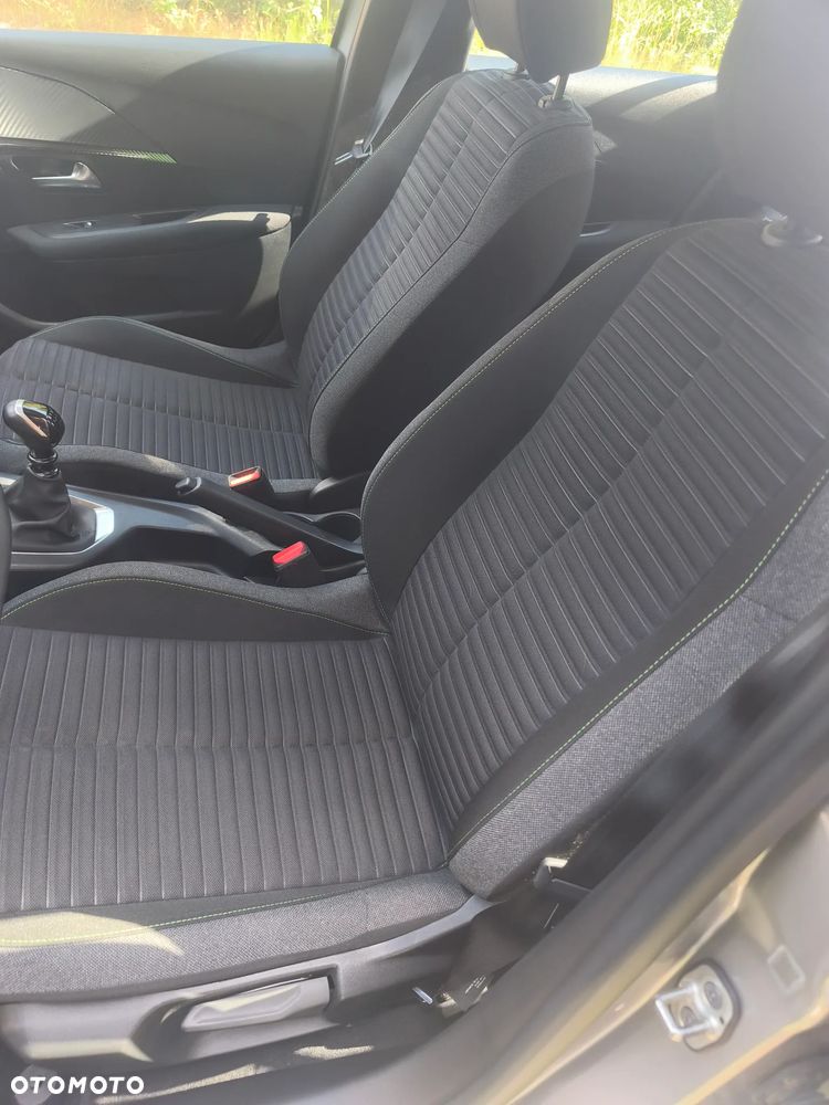 Peugeot 208 - 16
