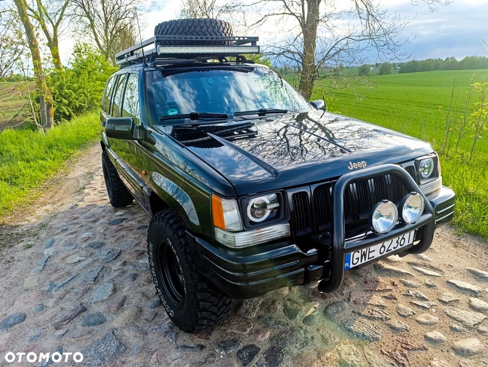 Jeep Grand Cherokee - 24
