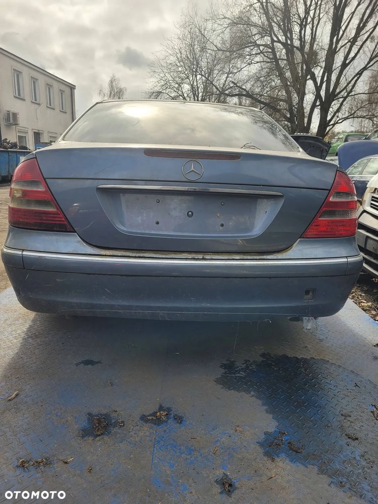 Części- Mercedes W211 Daimlerchrysler e 240 Rok 2003 Pojemność 2597  Moc 130 kw Benzyna - 5