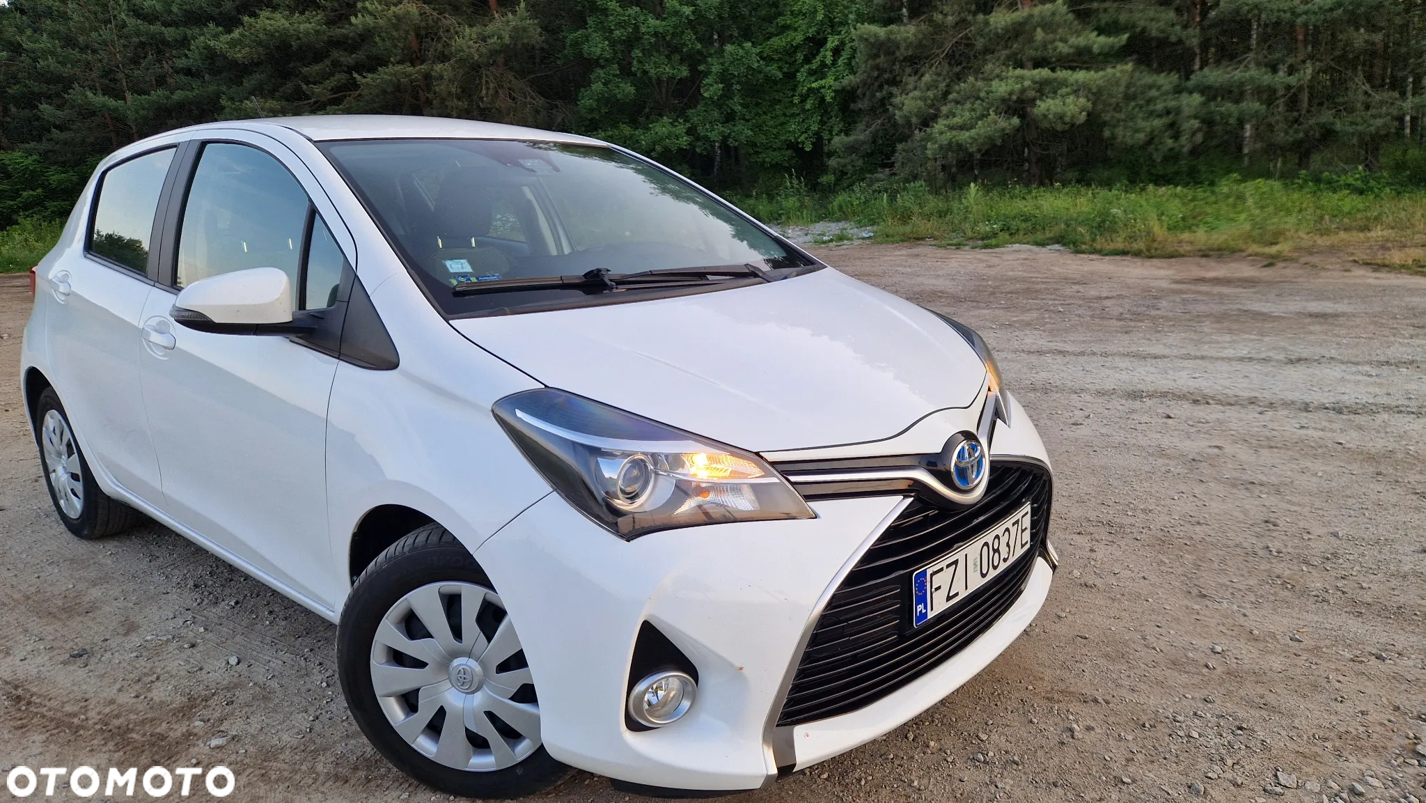 Toyota Yaris Hybrid 100 Business Edition - 10
