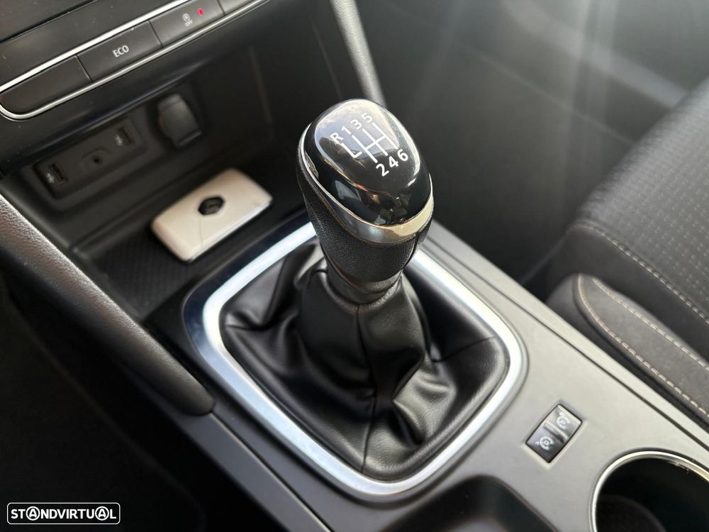 Renault Mégane Sport Tourer ENERGY dCi 110 BUSINESS - 24