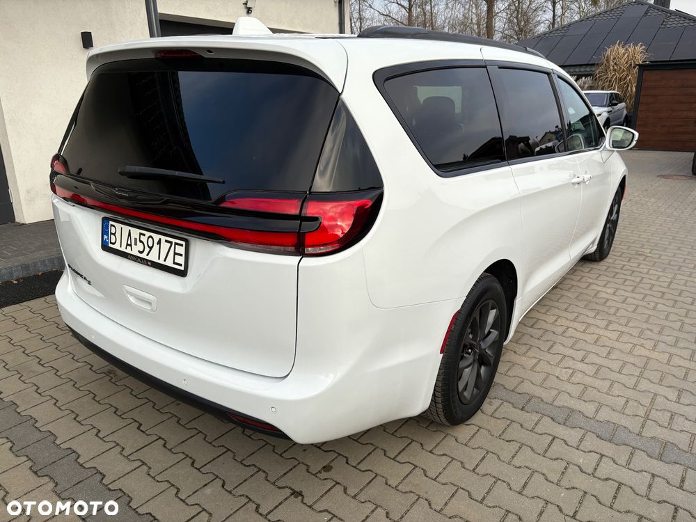 Chrysler Pacifica - 33