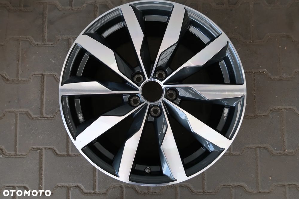 AD8 Felga Audi A6 A4 8w060105FJ 8x18et40 - 1