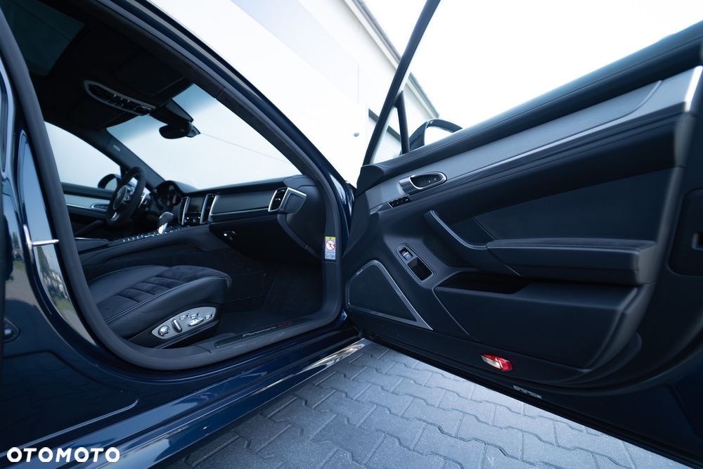 Porsche Panamera GTS PDK - 14