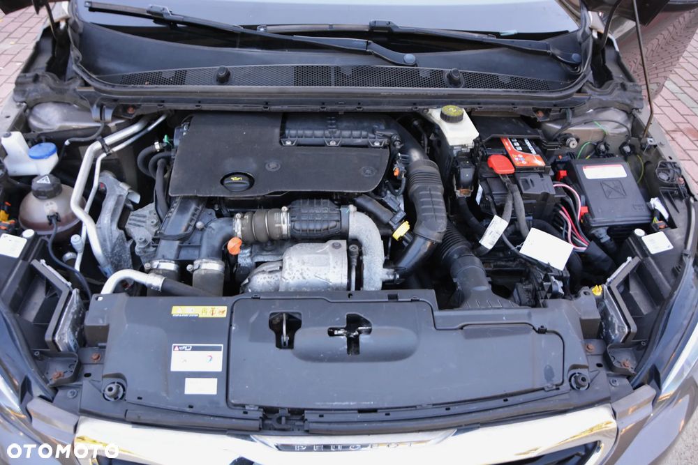 Peugeot 308 1.6 BlueHDi Allure S&S - 16