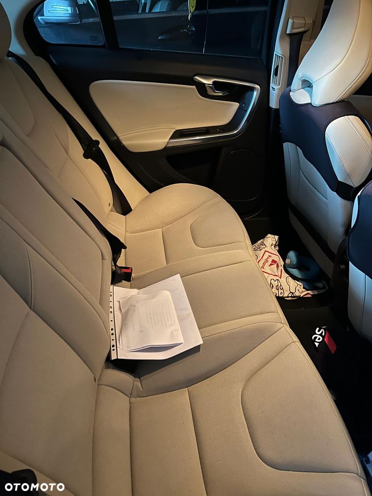 Volvo S60 D2 R-Design - 24