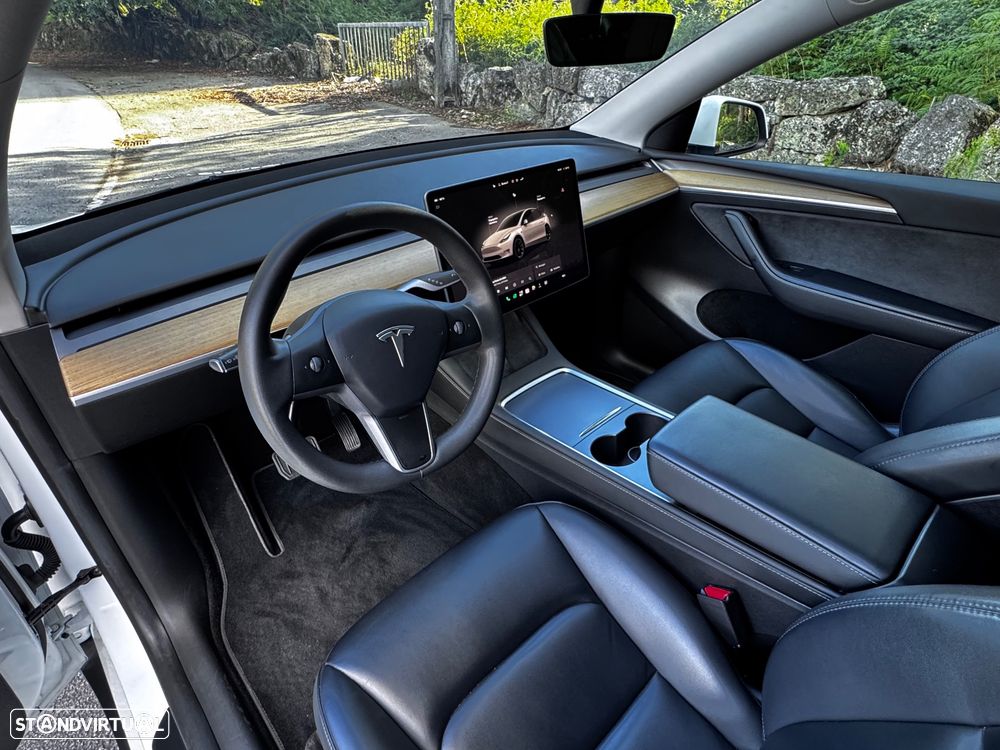 Tesla Model Y - 3
