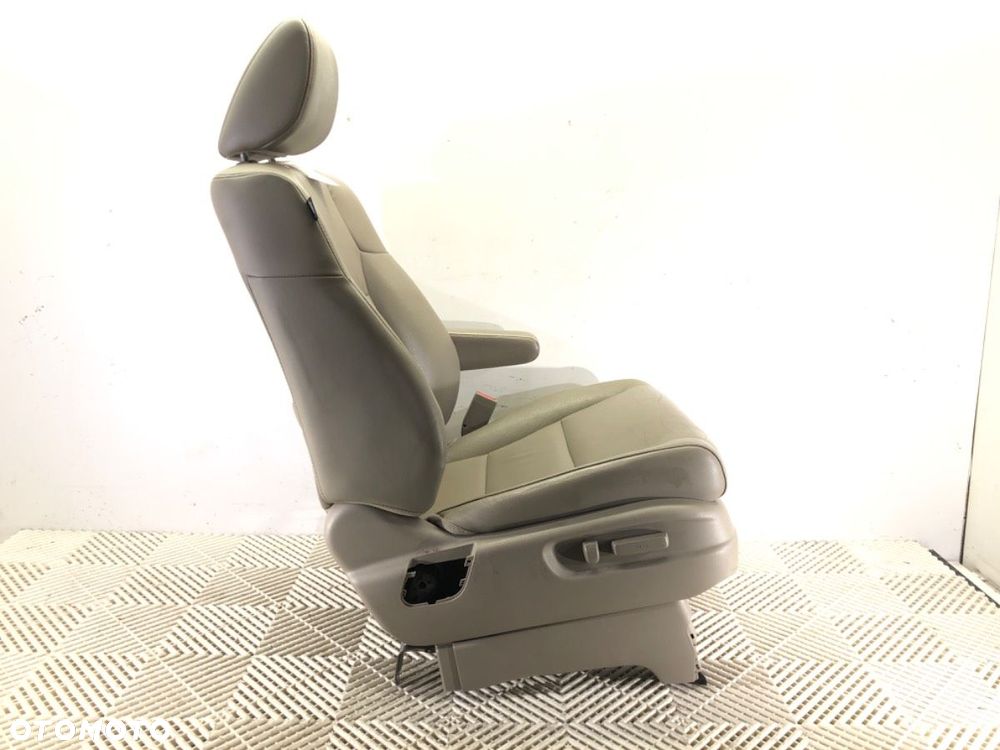 FOTEL PRAWY PRZÓD  HONDA ODYSSEY (RL5) 2010 - 2022 3.5 185 kW [252 KM] benzyna 2010 - 2022 - 4