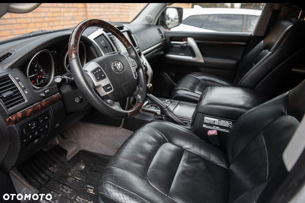 Toyota Land Cruiser - 7