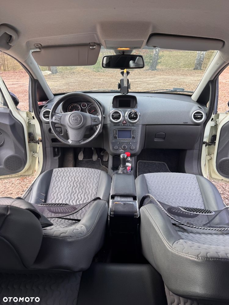 Opel Corsa 1.4 16V Cosmo - 25