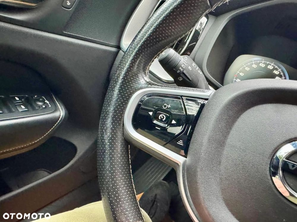 Volvo XC 60 D4 AWD R-Design - 19