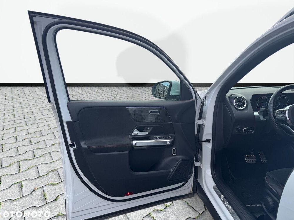 Mercedes-Benz GLB - 11