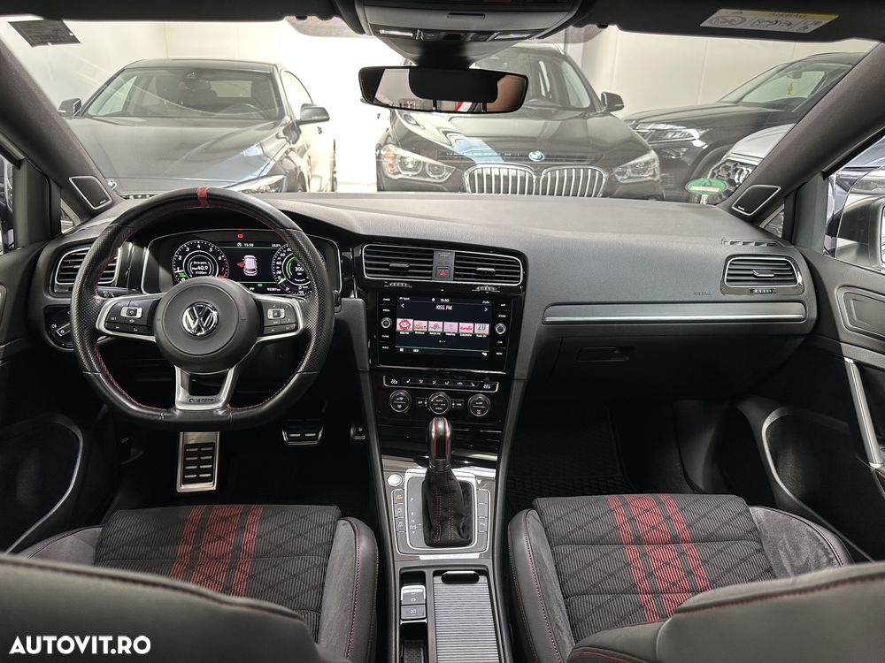 Volkswagen Golf - 21