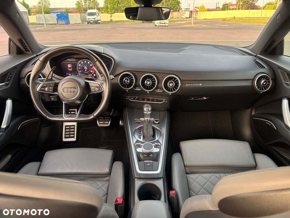 Audi TT S Coupé - 17