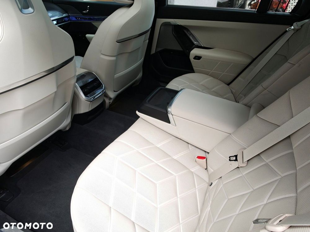 BMW Seria 7 - 11