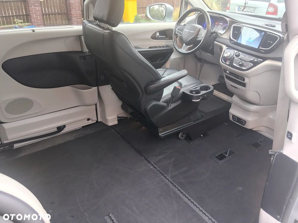 Chrysler Pacifica - 15