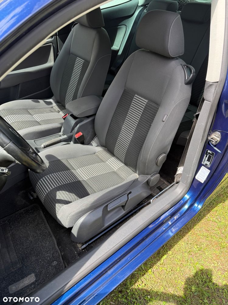 Volkswagen Golf - 6
