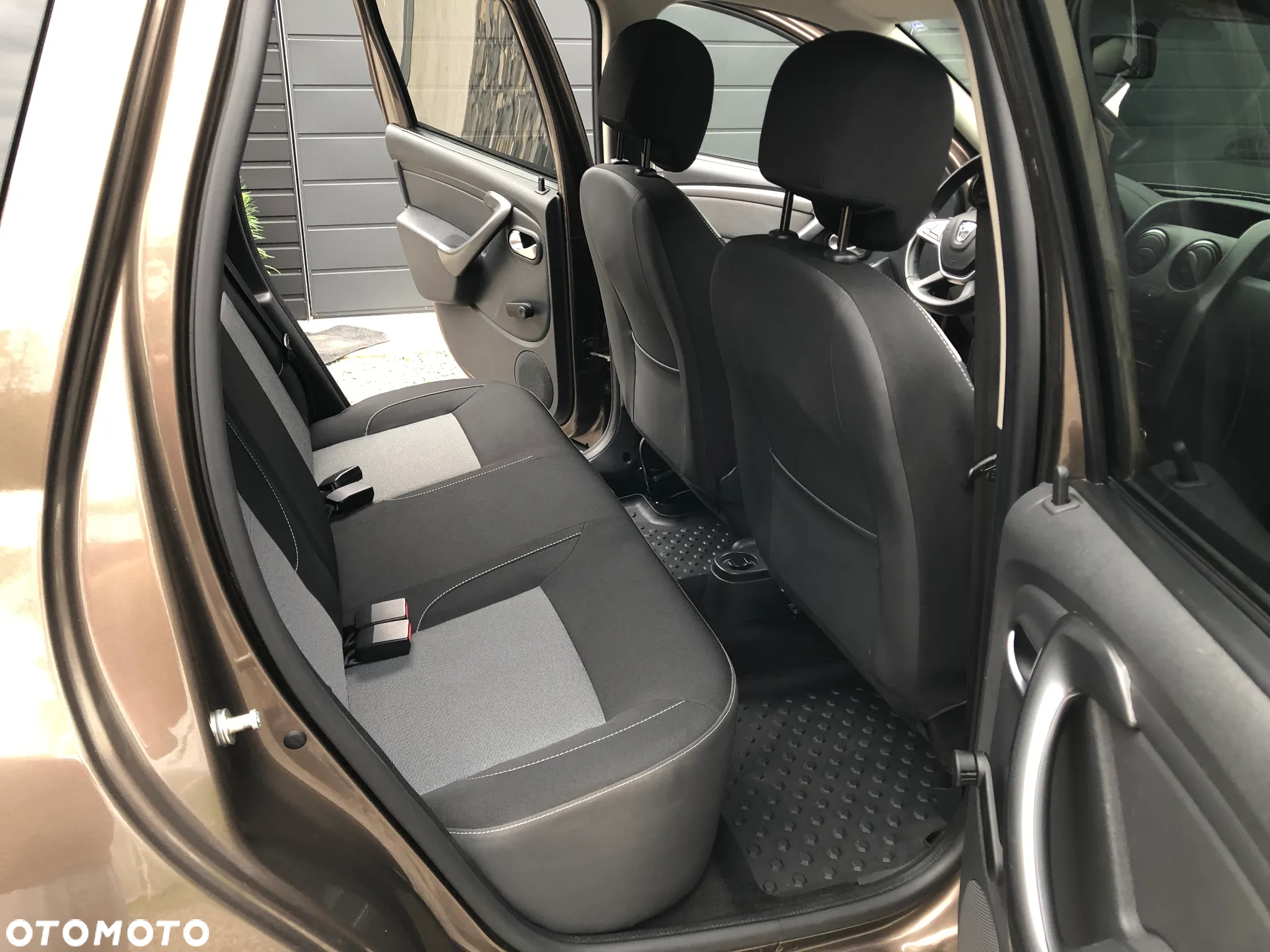 Dacia Duster 1.6 SCe Laureate S&S - 9