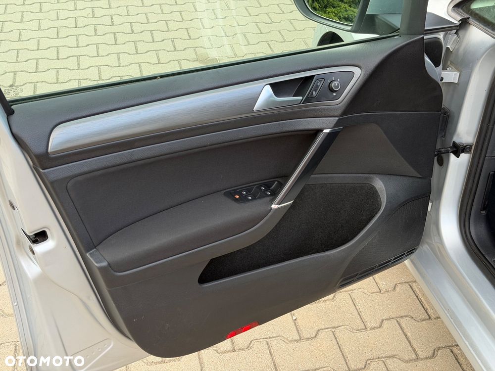 Volkswagen Golf 1.6 TDI DPF Highline - 18