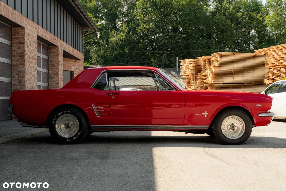 Ford Mustang - 4