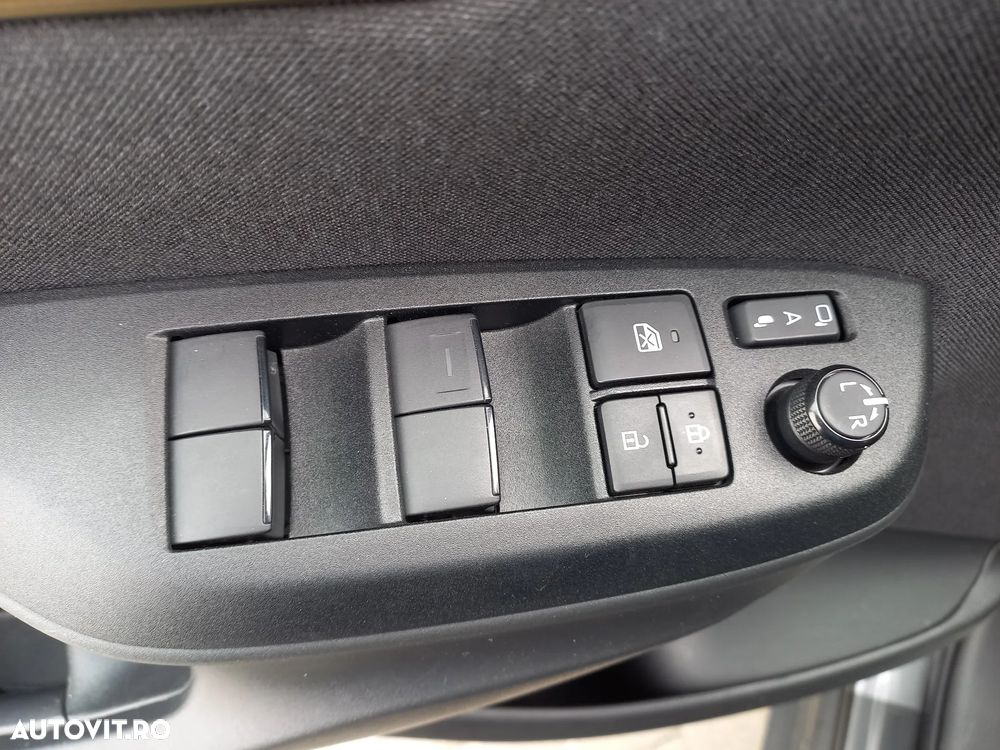 Toyota Yaris Cross 1.5 VVT-i HSD 4x4 Exclusive Adventure - 17