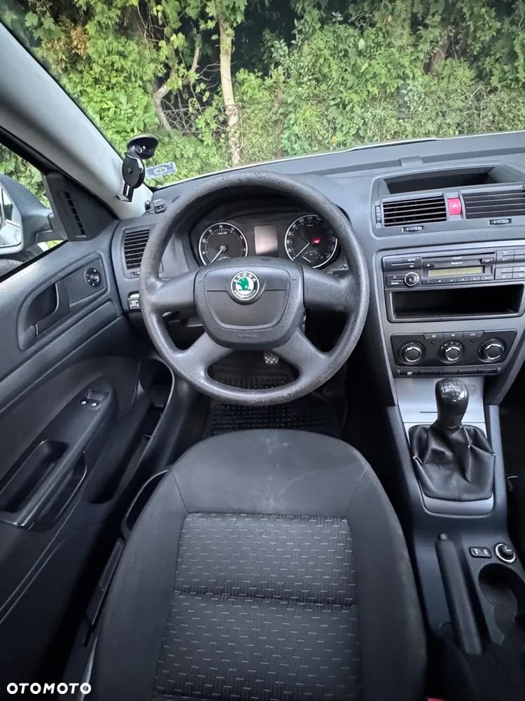 Skoda Octavia 1.6 Tour - 10