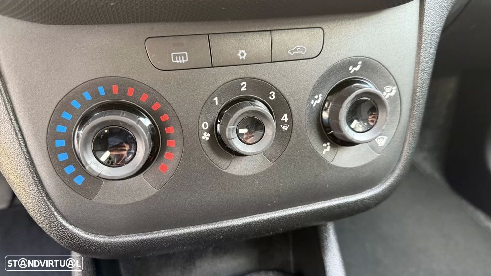 Fiat Punto 1.3 M-Jet Lounge Start&Stop - 24