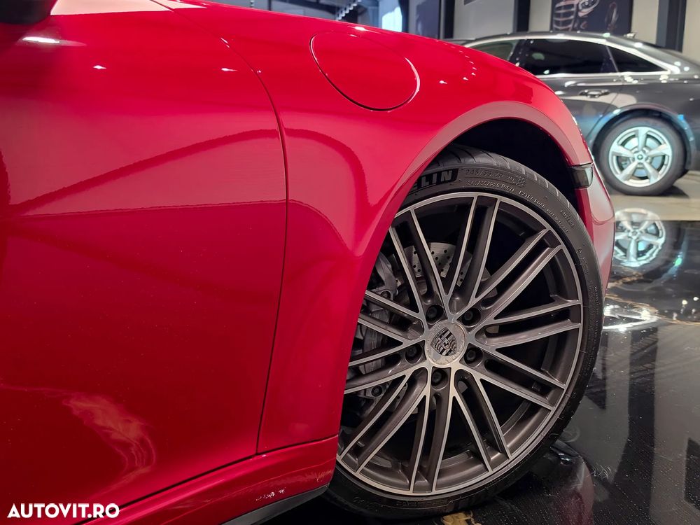 Porsche 911 Carrera 4 PDK - 35