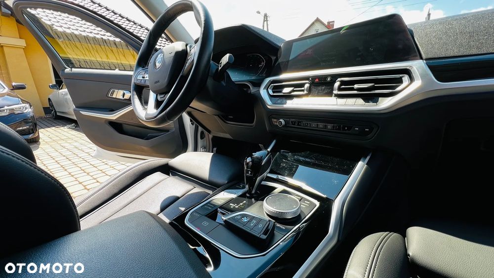 BMW Seria 3 320d xDrive Luxury Line sport - 32