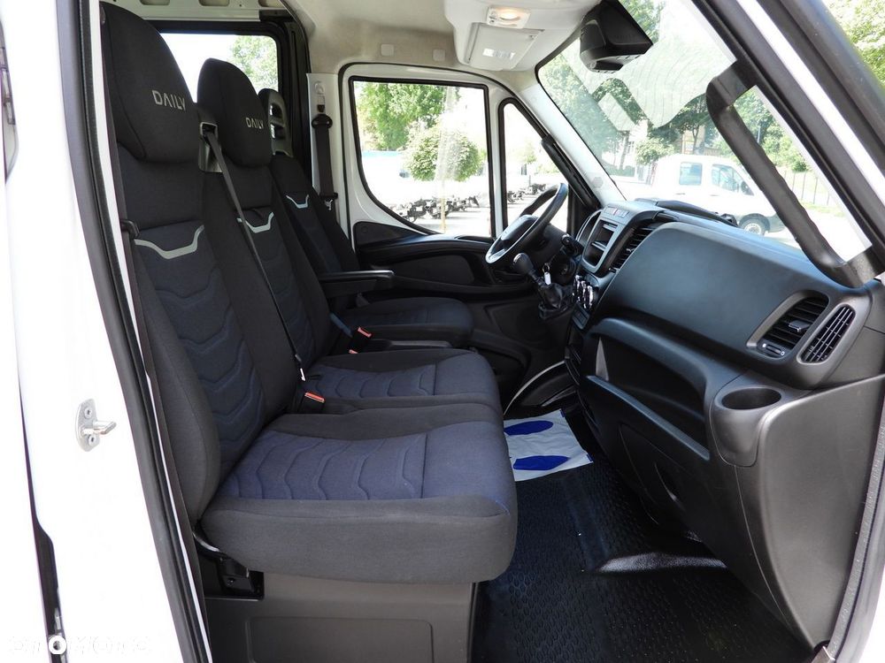 Iveco DAILY 35C16 FURGON BRYGADÓWKA 6 MIEJSC TEMPOMAT BLIŹNIACZE KOŁA KLIMATYZACJA  160KM - 32