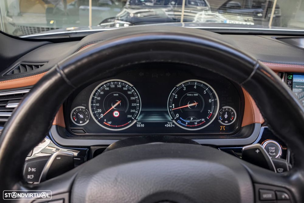 BMW 750 Li xDrive Pack M — fotografia 18