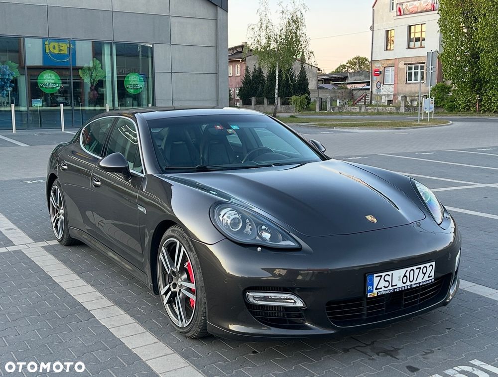 Porsche Panamera - 1