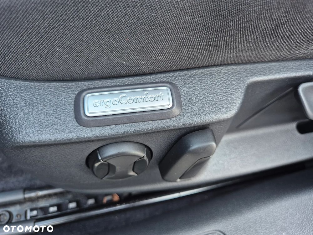 Volkswagen Passat - 34