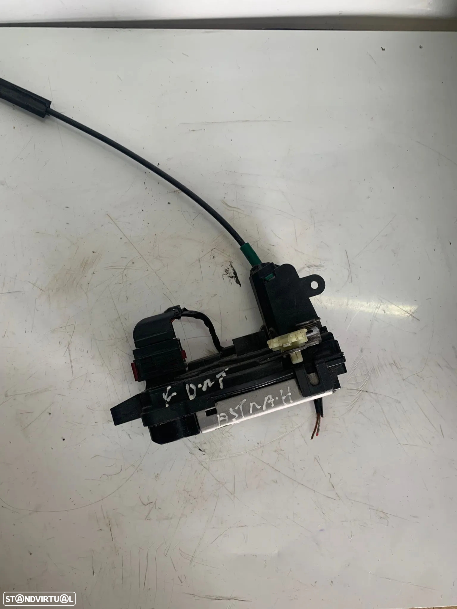 Fecho Frente Direito Opel Astra H - 2
