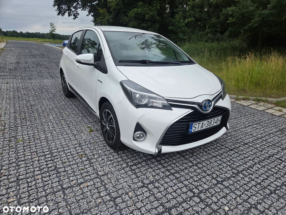 Toyota Yaris Hybrid 100 Sol - 4