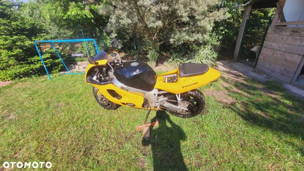 Suzuki GSX - 2