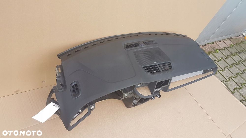 KONSOLA DESKA ROZDZIELCZA POLESTAR 2 ORYGINAŁ - 3