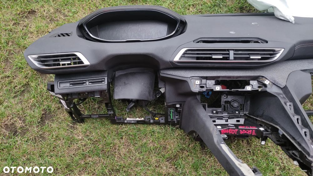 Deska rozdzielcza kokpit Peugeot 3008 II GT LINE - 12