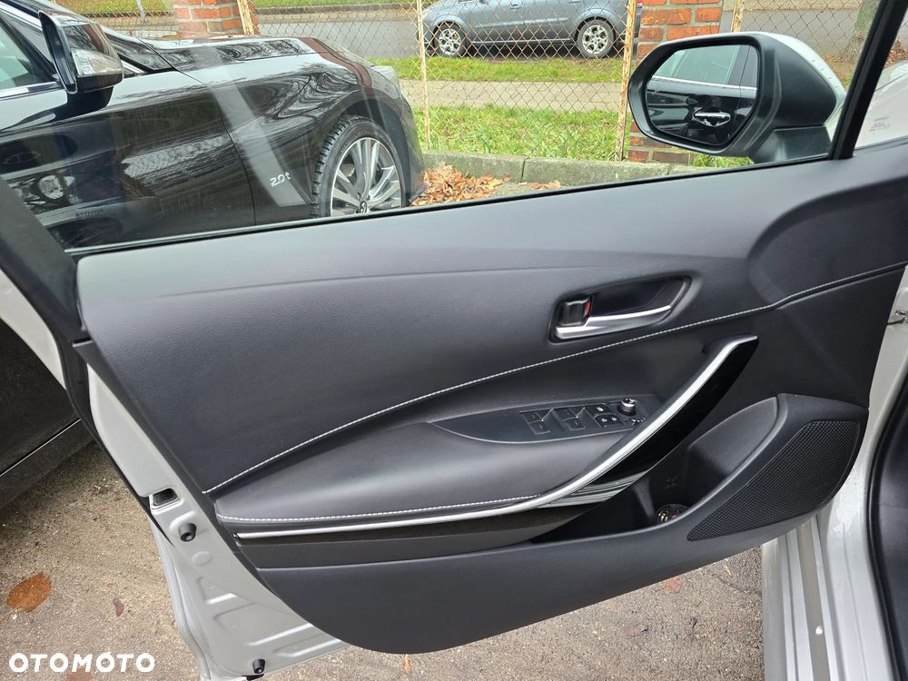 Toyota Corolla 2.0 Hybrid Executive - 18