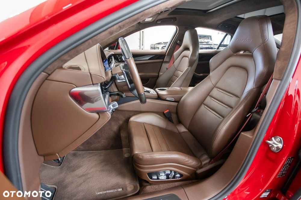 Porsche Panamera Turbo - 25